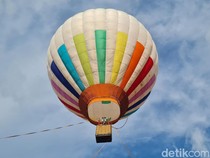 Serunya Naik Wahana Balon Udara di Puncak Bogor
