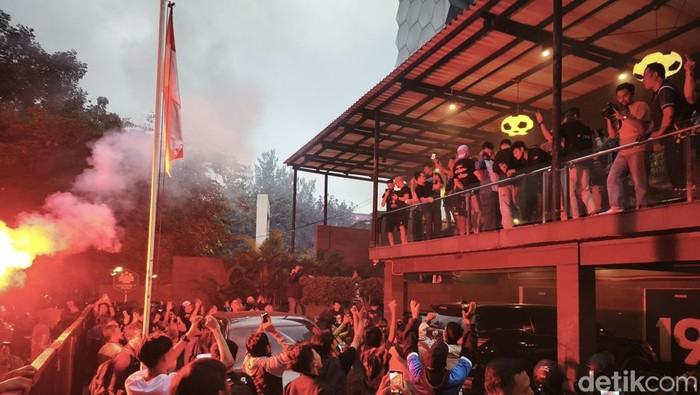Suasana di Graha Persib Bandung usai Persib resmi juara Liga 1