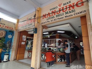 Warga Ciamis Ramai-ramai Jual Emas untuk Biaya Sekolah Anak