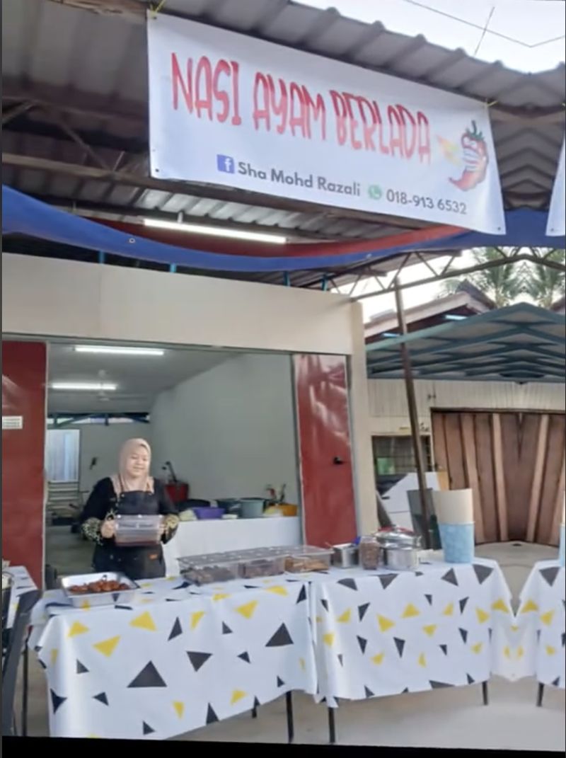 Tak Peduli Mitos, Wanita Ini Buktikan Kedainya Bisa Tetap Ramai Pembeli