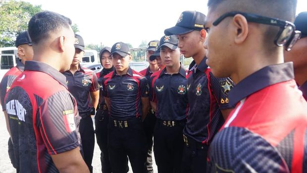 Taruna Akpol mengikuti kejuaraan menembak bertajuk Danjen Kopassus Cup 2025