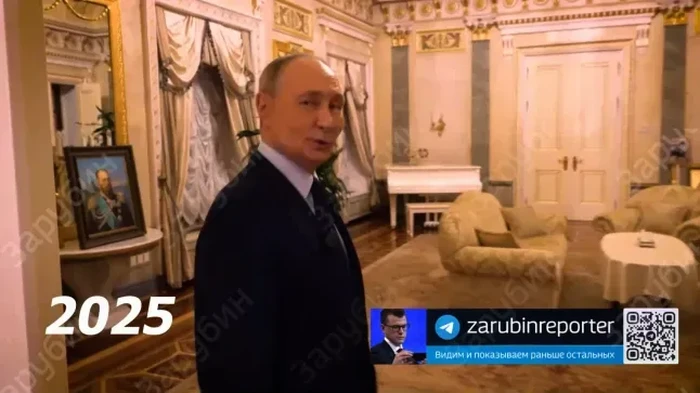 Vladimir Putin saat menunjukkan ruang aula di rumahnya.
