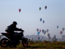 Warna-warni Balon Udara Semarakkan Langit Brasil