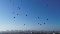 Lebih dari 100 balon udara dari berbagai negara menghiasi langit Torres, menciptakan pemandangan spektakuler di atas pantai, tebing, dan perbukitan kota. Festival ini juga menjadi tuan rumah putaran pertama Campeonato Gaúcho de Balonismo 2025, kejuaraan balon udara tingkat negara bagian Rio Grande do Sul.  