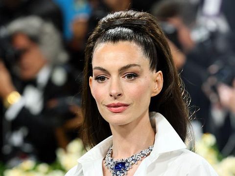Anne Hathaway di Met Gala 2025