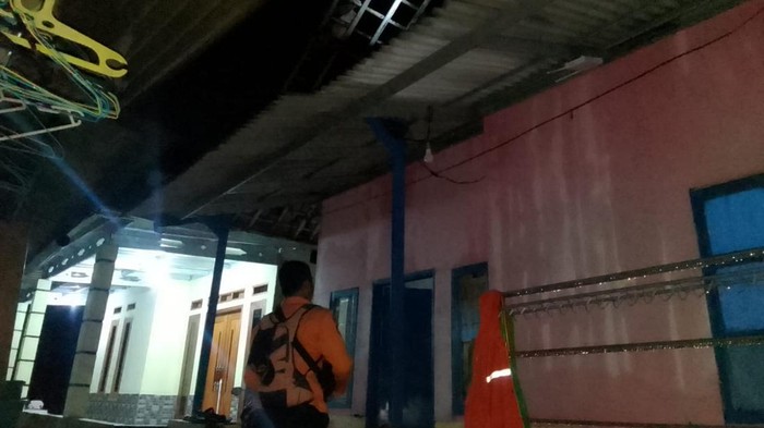 6 Rumah hingga Ponpes di Rancanungur Bogor Rusak Diterjang Angin Kencang