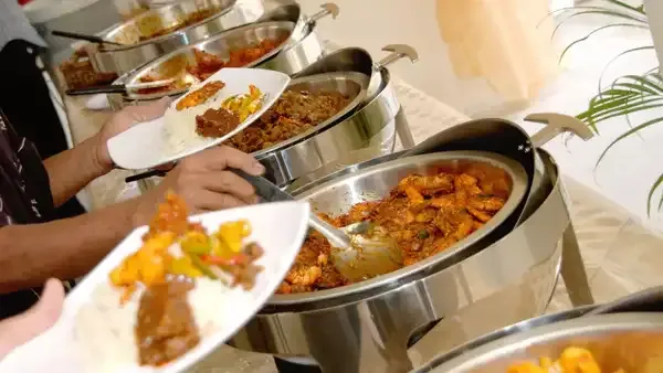Ada Bangkai Ular di Bekal Anak Sekolah India yang Sebabkan Keracunan