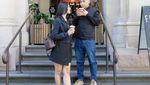 Kompaknya Anissa Aziza dan Raditya Dika Kulineran di Australia dan Mekkah