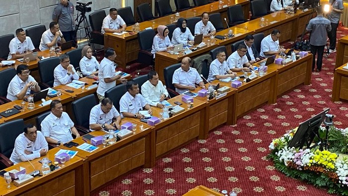 BGN Rapat dengan Komisi IX DPR RI