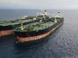 Bisakah Trump Hentikan Ekspor Minyak Iran ke China?