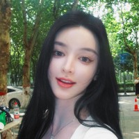 Maraknya influencer AI membuat netizen curiga dengan kecantikan seorang wanita bernama Chenyue. Dalam berbagai postingan, wanita asal Sichuan, China tersebut tampil bak dewi karena itu banyak yang tidak percaya dia asli. Foto: Weibo