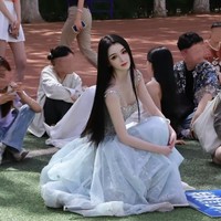 Netizen pun terkejut ketika mengetahui bahwa ia bisu dan tuli. Dilansir SCMP, Chenyue kini sedang berkuliah di Akademi Seni Xian untuk orang-orang berkebutuhan khusus.  Foto: Weibo