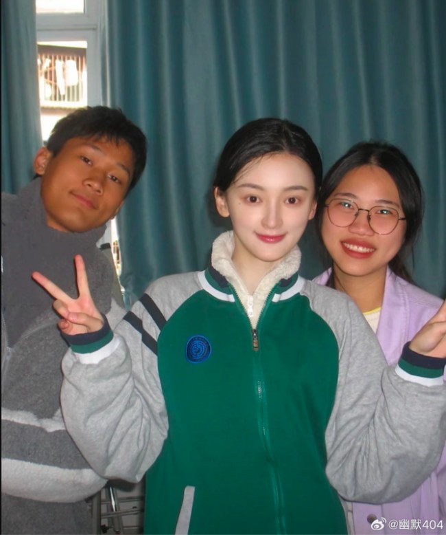 Terima kasih atas perhatian kalian semua. Dukungan dan dorongan dari teman-teman dan keluargalah yang memberi aku berani untuk terus maju, kata wanita yang disebut mirip Fan Bing Bing tersebut. Foto: Weibo