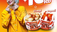 Gerai bernama Acihuy Akang di Metland Puri Tangerang menawarkan cimol keju yang kenyal dengan harga Rp 10.000. Bisa ditambah bumbu bubuk yang royal. Foto: Instagram/@acihuy.akang