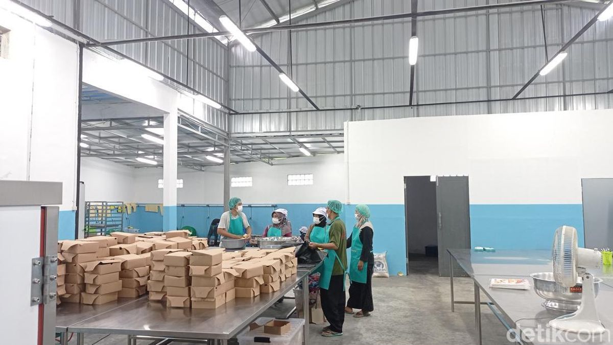 Belajar dari Pengalaman Pahit, Moena Kini Buka Dapur MBG di Tasikmalaya