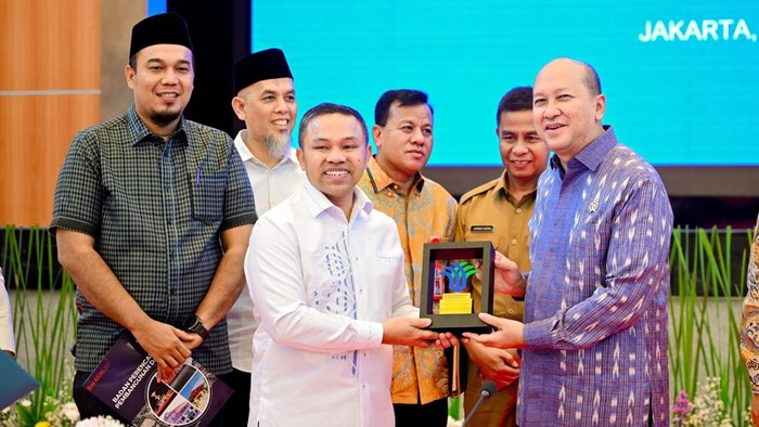 Foto: Gubernur Riau Abdul Wahid bertemu Menteri Investasi Rosan Roeslani (Dok Diskominfo Riau)