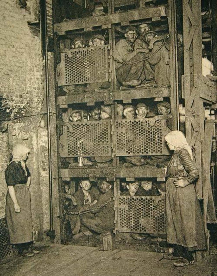 Foto Sejarah Kelam