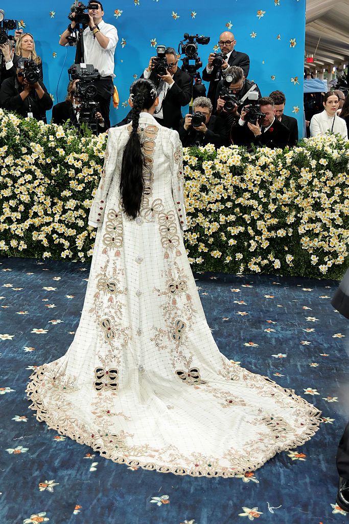 Gaya Isha Ambani di MET Gala 2025