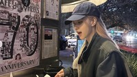 Tahun 2023, Rose kulineran di Sydney. Ia memesan beberapa cake dan pastry yang terlihat menggugah selera. Foto: Instagram roses_are_rosie