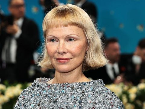 Pamela Anderson dan Nicole Kidman tampil dengan gaya rambut baru di Met Gala 2025