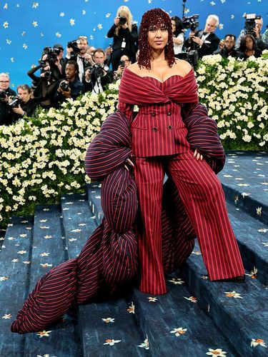 Gaya Terbaik Artis Sesuai MET Gala 2025 NEW YORK, NEW YORK - MAY 05: Alicia Keys attends the 2025 Met Gala Celebrating