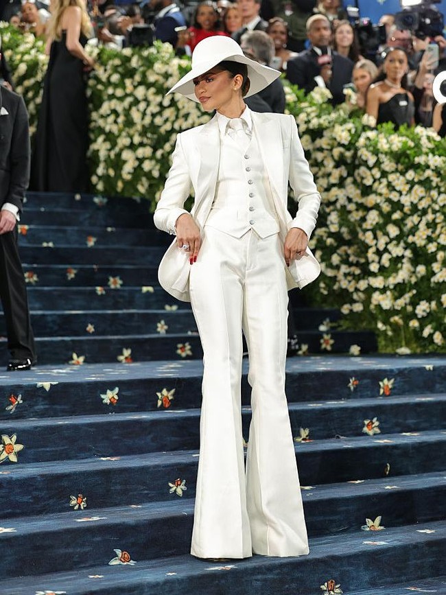 Foto: 12 Artis dengan Gaya Terbaik Sesuai Tema Met Gala 2025