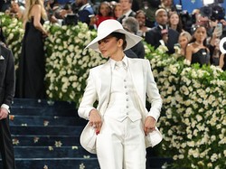 Tren Fashion Paling Dicari di Met Gala 2025: Topi Zendaya dan Warna Burgundy