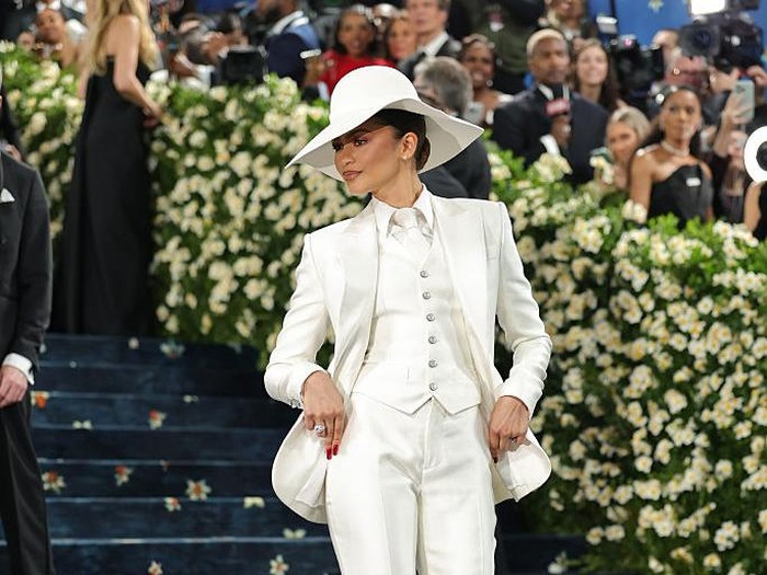 NEW YORK, NEW YORK - MAY 05: Zendaya attends the 2025 Met Gala Celebrating 