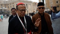 Kardinal Ignatius Suharyo tiba di Vatikan, Roma. Konklaf akan memilih Paus yang baru. Tidak ada batasan waktu untuk konklaf. Proses ini akan terus berlangsung hingga seorang paus terpilih. Seseorang dikatakan terpilih jika memperoleh dua pertiga suara dari kardinal yang hadir.