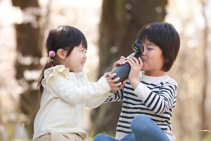 Ilustrasi Botol Minum Anak