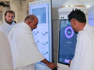 Perkaya Pengalaman Jemaah Haji, Makkah Luncurkan Robot - Aplikasi Digital