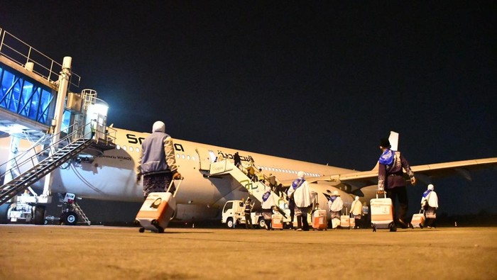 Jemaah haji Sumsel bertolak ke Tanah Suci di Bandara SMB II Palembang.