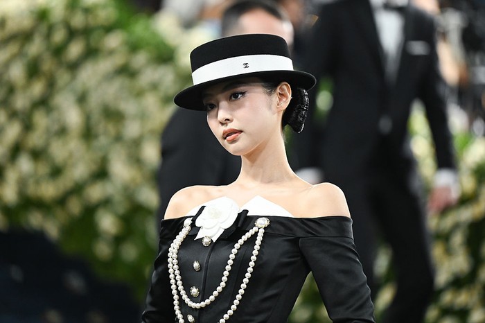 Jennie menghadiri Met Gala 2025 yang merayakan 
