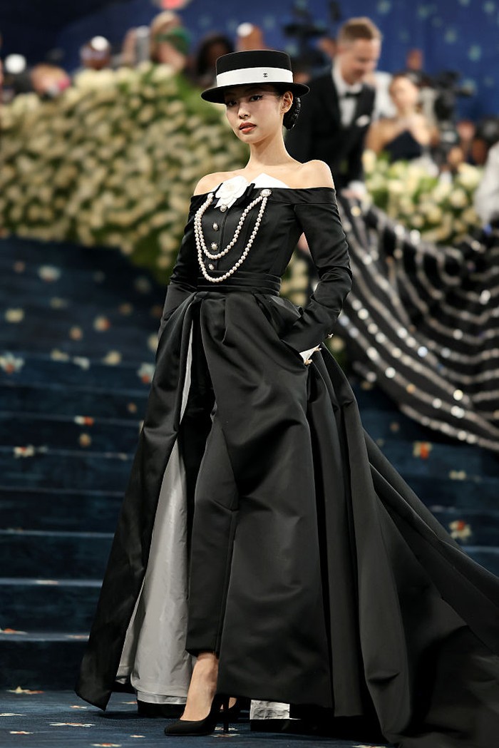 Jennie menghadiri Met Gala 2025 yang merayakan 