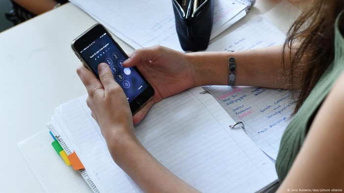 Jerman Bakal Larang Pelajar Ber-Handphone Ria di Sekolah?