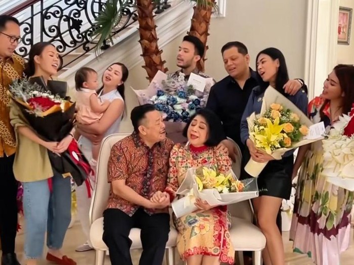 Jessica Mila dan keluarga