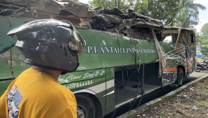 Kecelakaan bus ALS di Padang Panjang. (Jeka Kampai/detikSumut)
