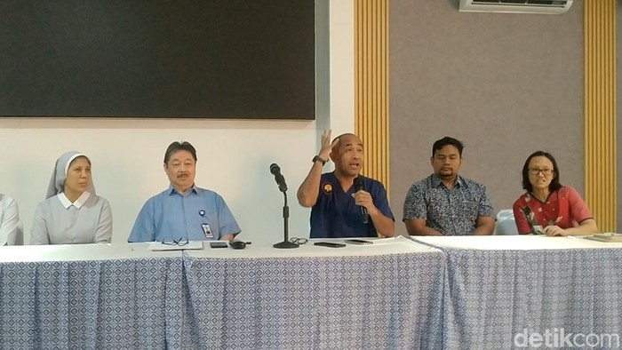 Suasana konferensi pers di Rumah Sakit Budi Rahayu Kota Pekalongan, tempat anggota DPR RI Alamudin Dimyati Rois dirawat, Selasa (6/5/2025).