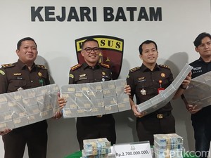 Kejari Batam Terima Rp 2,7 M Titipan Uang Pengganti Korupsi PNBP Pelabuhan