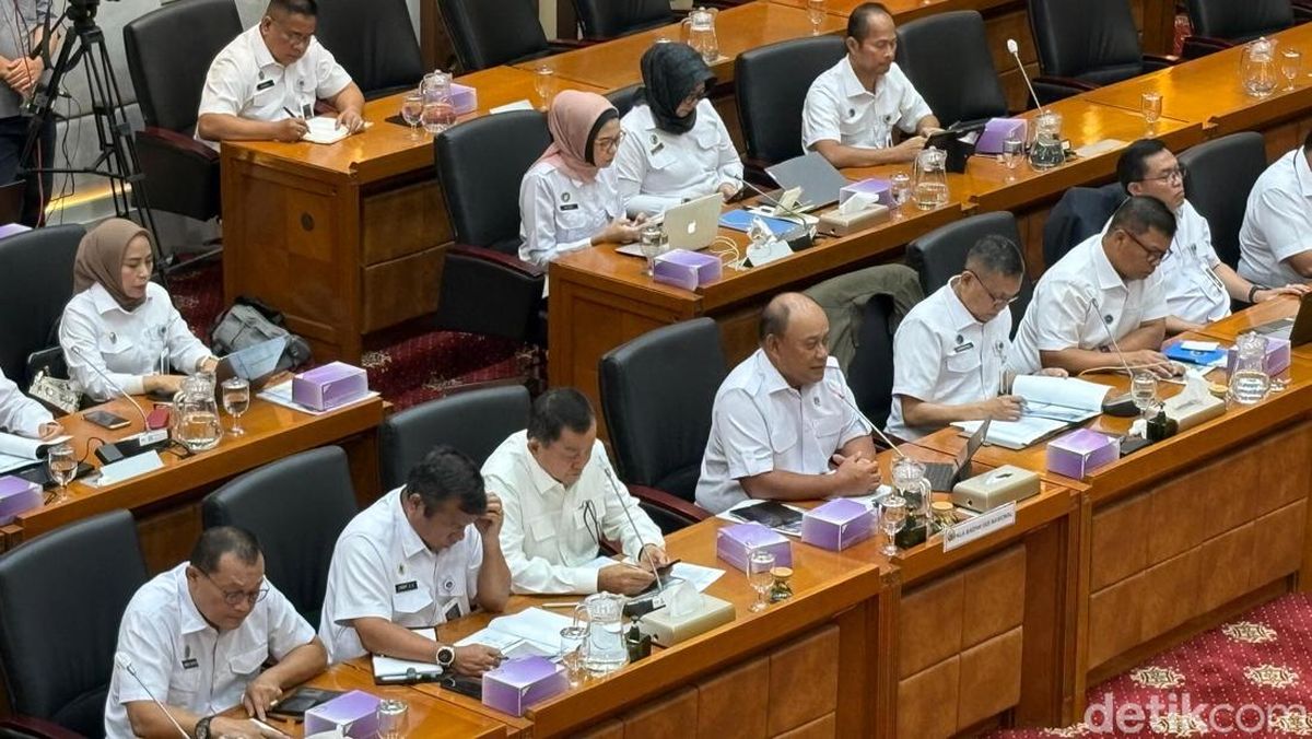 Di DPR, Kepala BGN Ungkap Butuh Tambahan Rp 50 T untuk MBG 2025