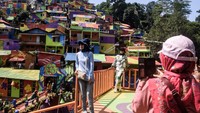 Kawasan Lembur Katumbiri resmi menjadi kampung tematik baru di Bandung dengan konsep wisata berbasis kearifan lokal, menata lingkungan menjadi lebih rapi, estetis, dan inklusif.
