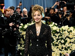 Foto: Lisa BLACKPINK Tampil dengan No-Pants Look di MET Gala 2025