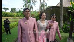 Momen Haru Luna Maya di Acara Sungkeman Momen Haru Luna Maya di Acara Sungkeman