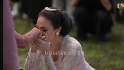 Momen Haru Luna Maya di Acara Sungkeman