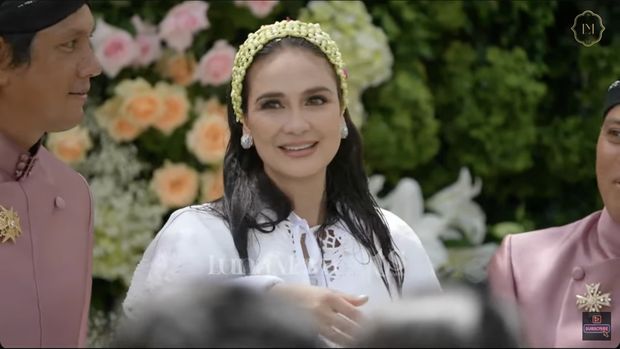 Luna Maya siraman