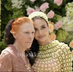 Prosesi Siraman Luna Maya dengan Tujuh Sumber Mata Air