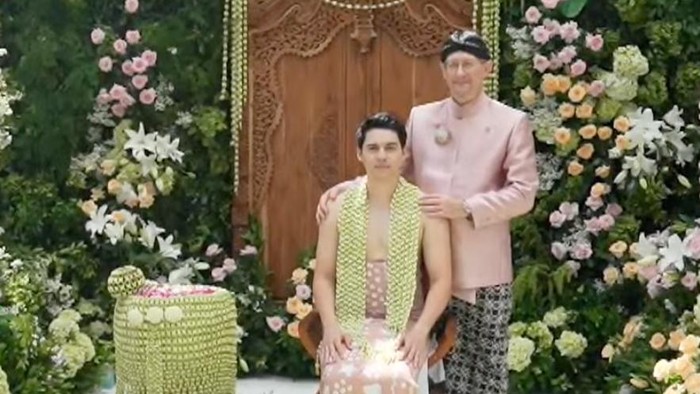 Luna Maya dan Maxime Bouttier siraman.