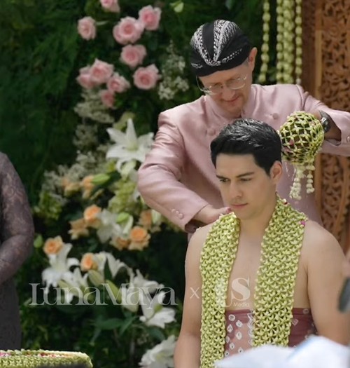 Luna Maya dan Maxime Bouttier siraman.