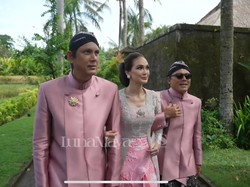 Gaya Luna Maya dan Maxime Bouttier Jadi Pasangan Jawa saat Siraman