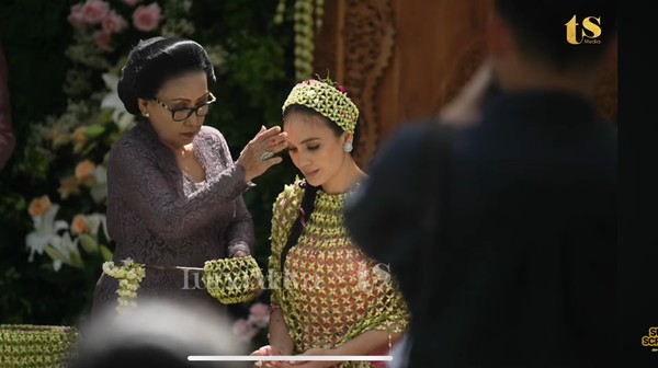 12 Foto Siraman Luna Maya-Maxime Bouttier Jelang Nikah, Kental Adat Jawa